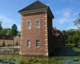 Historisches Wasserschloss mit Teich, ideal für Veranstaltungen in Velen.