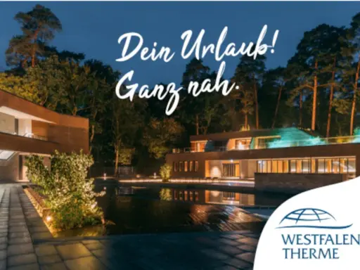 Moderne Therme bei Nacht. Ein **Sauna Gutschein** für Entspannung im Westfalen Therme.