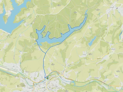 Karte zeigt den Neyetalsperre rundweg, der sich um die blaue Wasserfläche schlängelt.