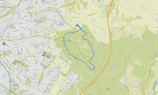 Radwege Geheimtipp: Eine malerische Route führt durch hügeliges Gelände, vorbei am Stuckenberg (214 m) und dem Golfclub Bad Salzuflen.