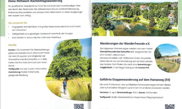 Bad Salzuflen: Frau wandert auf einem Feldweg, umgeben von grüner Natur. Eine Einladung zum Wandern in Bad Salzuflen.
