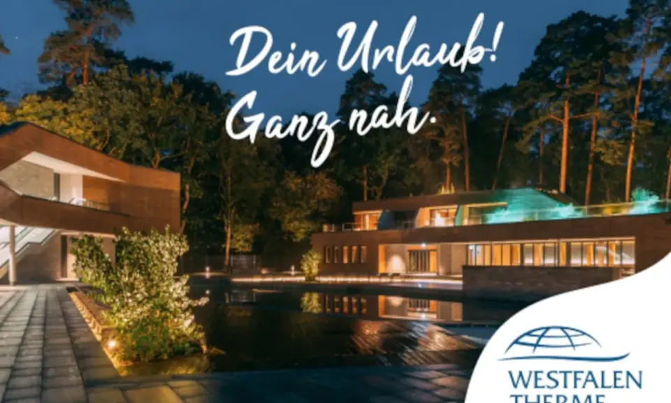 Moderne Therme bei Nacht. Ein **Sauna Gutschein** für Entspannung im Westfalen Therme.